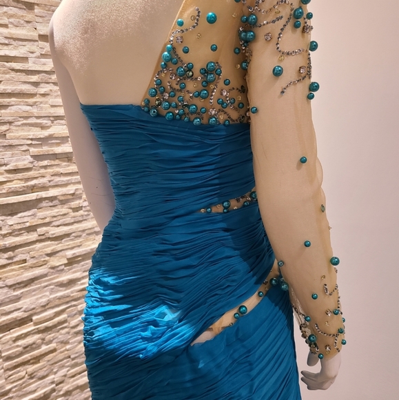 Chrystal Pearl & Couture Cocktail Dress. - Picture 9 of 14